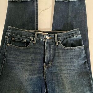 Levi’s Shaping Straight Jeans